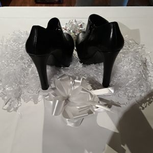 Steve Madden, ackle cut heels